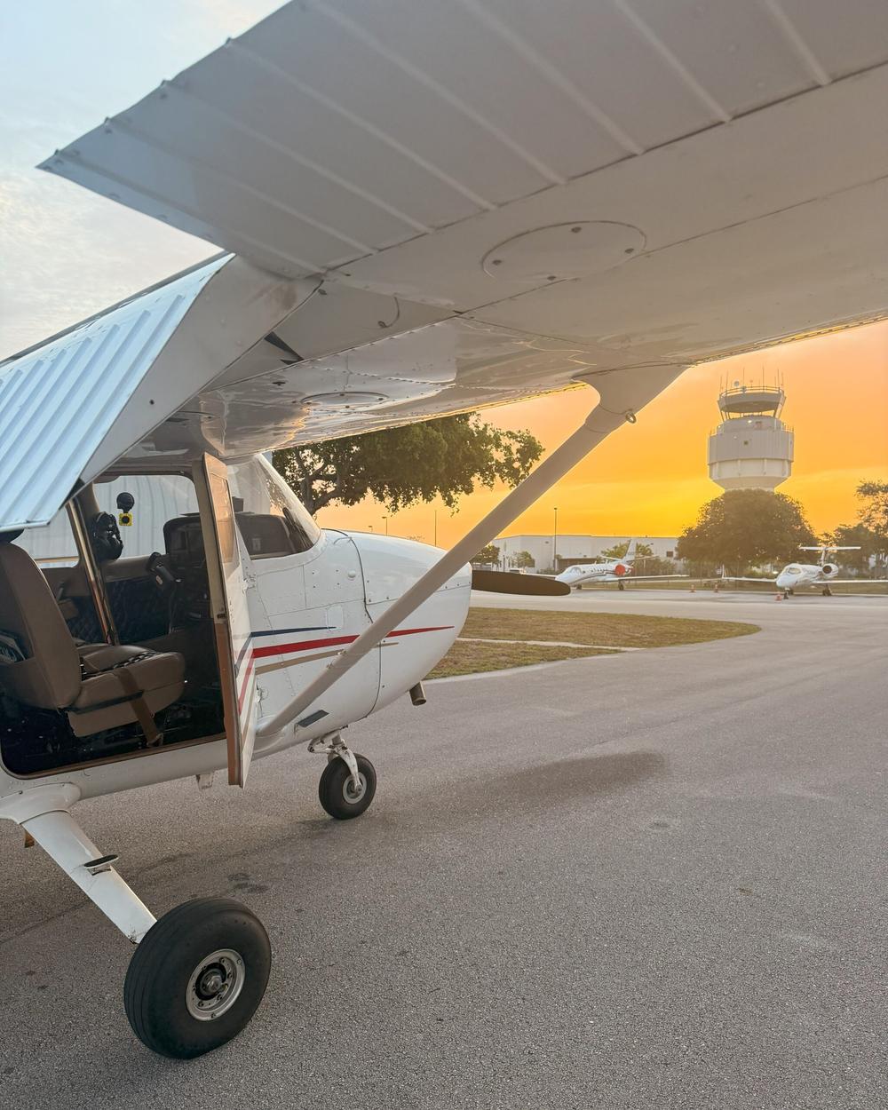 N733KJ 1976 Cessna 172N